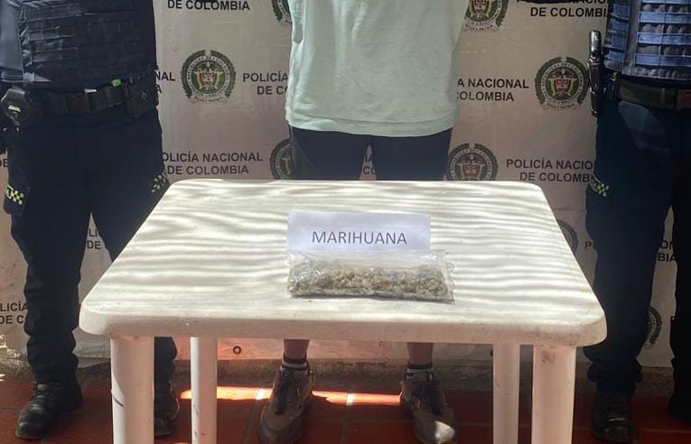 53767 ‎LO DESCUBRIERON CON MARIHUANA