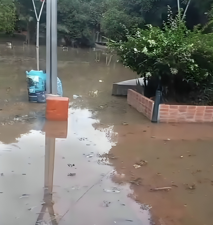 62819 INUNDACIONES EN EL BARRIO RODRIGO LARA POR FUERTES LLUVIAS