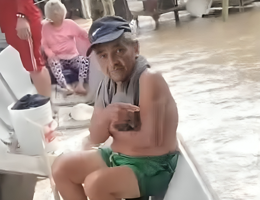 70681 RESCATAN A ADULTOS MAYORES ATRAPADOS POR INUNDACIÓN