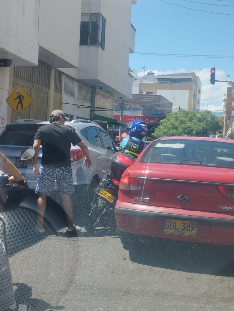 144066-813x1080 ‎GUARDA DE TRÁNSITO HABRÍA PROVOCADO CAOS VEHICULAR